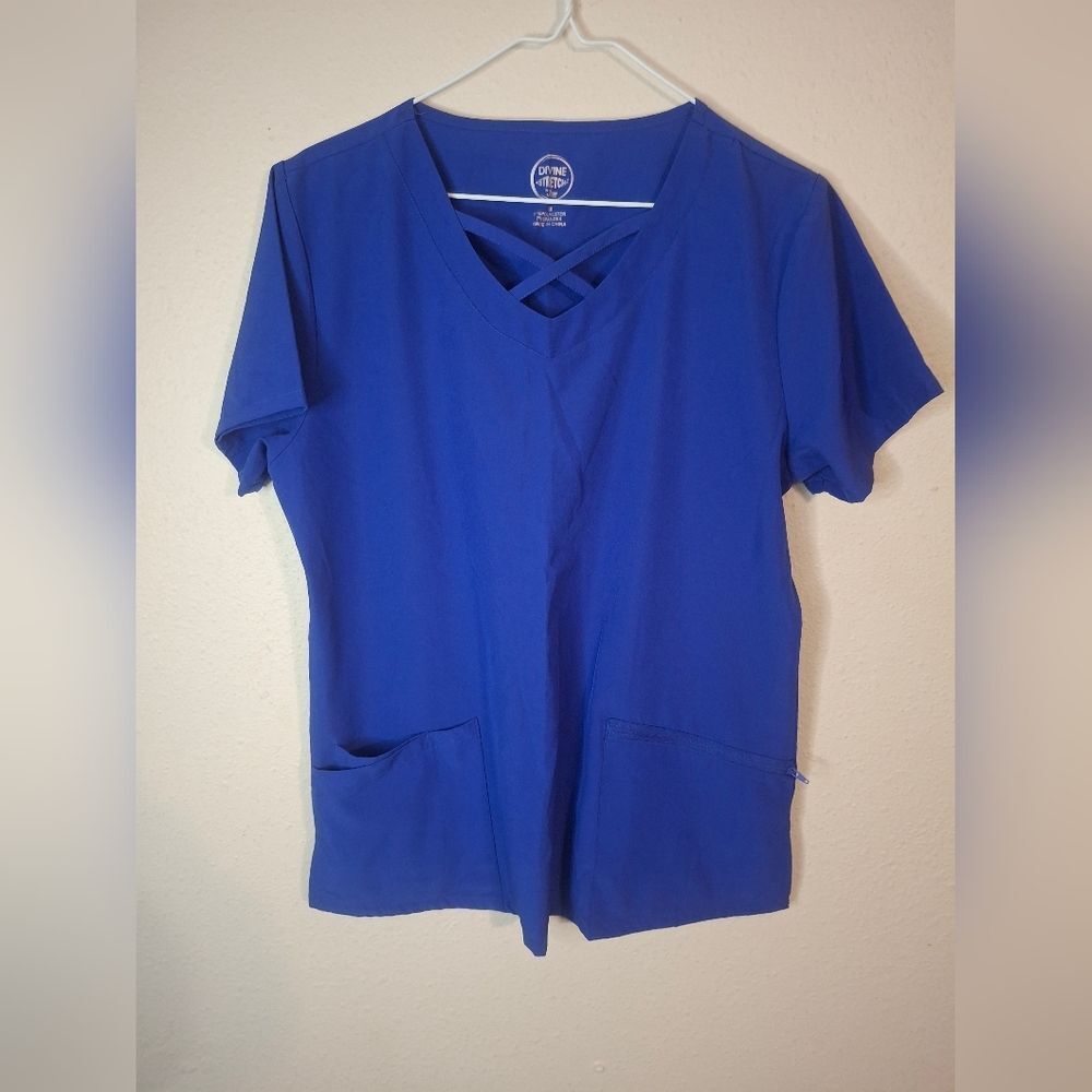 Divine Stretch by JDM Women's Purple V-Neck Scrub Top size medium